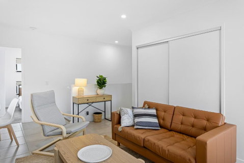 Riverside 3-Bed Home With Study Nook And BBQ - Your Accommodation 1