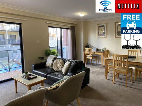 RIVERSIDE CITY VIEW PARKING NETFLIX WIFI WINE FREE - Your Accommodation 0
