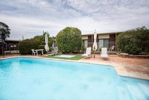 Riviana Motel - Your Accommodation 0
