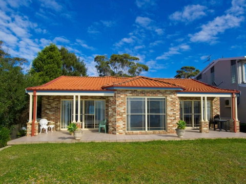 Salamander Beach Front - Your Accommodation 1