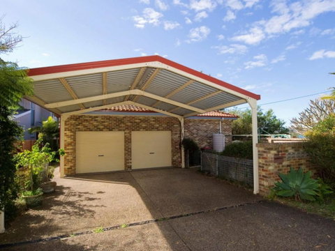 Salamander Beach Front - Your Accommodation 2