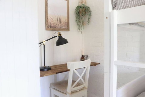Rustic Chic 200 Metres From CBD - Your Accommodation 2