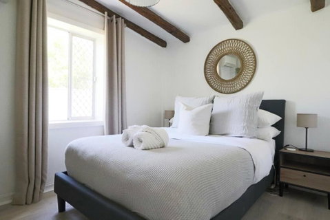 Rustic Chic 200 Metres From CBD - Your Accommodation 3