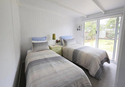 Saltbush - Ideally Located And Modernised MCM Beach House - Your Accommodation 1