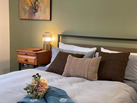 Royal Romanesque Holiday House In Dakabin - Your Accommodation 1