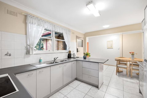 Rustic Queen Room - Located At Serene Street In Pymble - Shared Bathroom - Your Accommodation 3