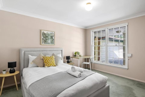 Rustic Queen Room - Located At Serene Street In Pymble - Shared Bathroom - Your Accommodation 0