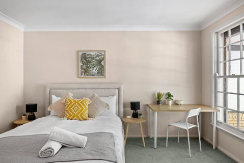 Rustic Queen Room - Located At Serene Street In Pymble - Shared Bathroom - Your Accommodation 1
