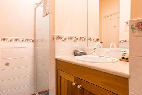 Robyn\'s Nest Lakeside Resort - Your Accommodation 2