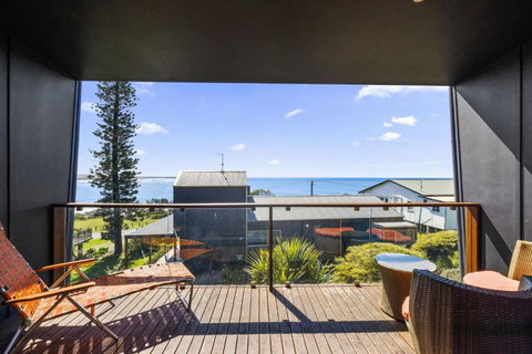 Rock Ledge - Your Accommodation 0