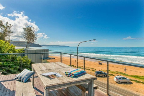 Rocklands Palm Beach Front - Your Accommodation 3