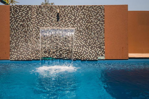 Rocky Resort Motor Inn - Your Accommodation 3