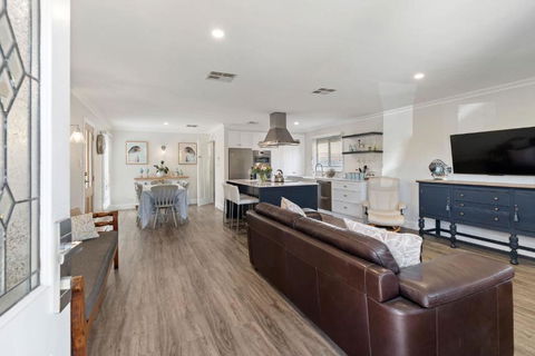 Rose Cottage 3B Hutchinson St Goolwa - Linen Included - Your Accommodation 2