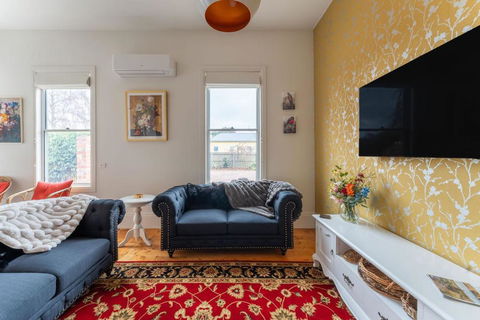 Rose Villa Heritage Home With Parking & WiFi - Your Accommodation 3