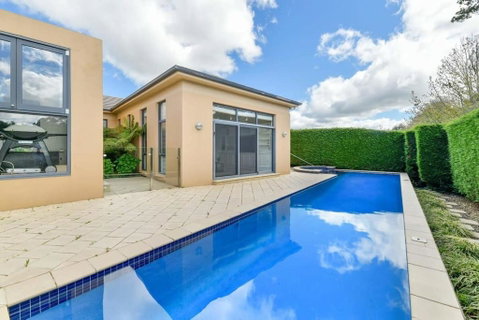 Roselawn Retreat - Pool, Incredible Views, Sleeps 8 - Your Accommodation 3