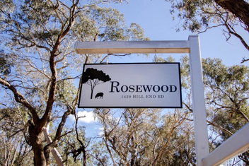 Rosewood Cottage with Your Accommodation