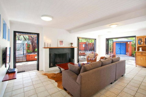 Ross Cres Spacious Private Beach House - Your Accommodation 1