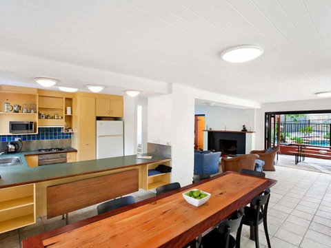 Ross Cres Spacious Private Beach House - Your Accommodation 3