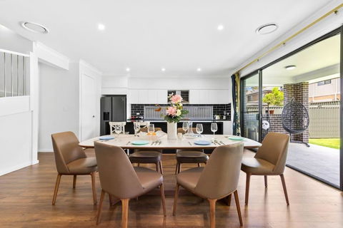 Rouse Hill Fancy 5bedrooms House - Your Accommodation 0