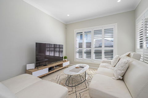 Rousehill Sweet Spacious 4BR Quiet House - Your Accommodation 0