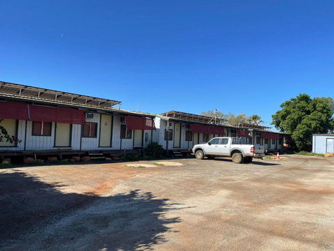 Royal Mail Hotel - Meekatharra - Your Accommodation 1