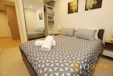 Ruby Red, 1Bd 1Bth Apt - Woden CBD - Your Accommodation 1
