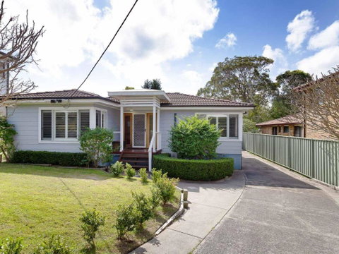 Rubys Retreat, 44 Achilles Street - Pet Friendly, Aircon, Wifi & Boat Parking - Your Accommodation 1