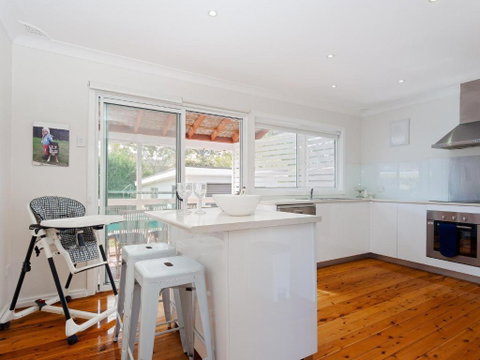 Rubys Retreat, 44 Achilles Street - Pet Friendly, Aircon, Wifi & Boat Parking - Your Accommodation 3