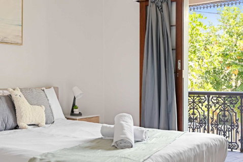 Rustic Queen Room In Glebe - Next To USYD - Shared Bathroom - Your Accommodation 1