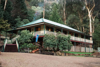 Rustic Refuge Guesthouse with Your Accommodation