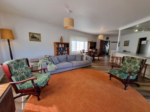 Salty Dog - Your Accommodation 1