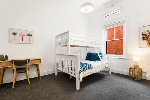 Salty Pines - 3BR House Glenelg South - Your Accommodation 3