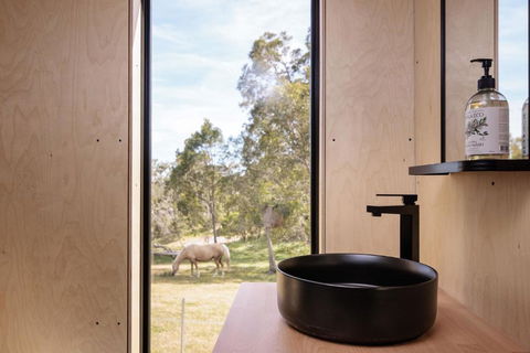 Sam The Tiny Cabin In Serpentine - Your Accommodation 3