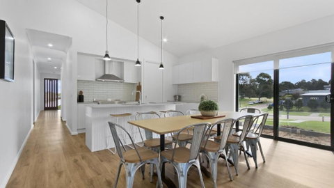 Sams House - Your Accommodation 2