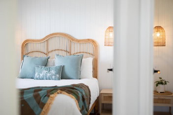 Sanbis Cabin - Hidden Boutique Retreat, Sea Views with Your Accommodation