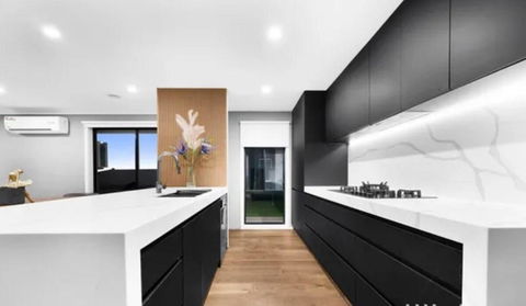 Sanctuary Lakes Holiday House - Your Accommodation 3