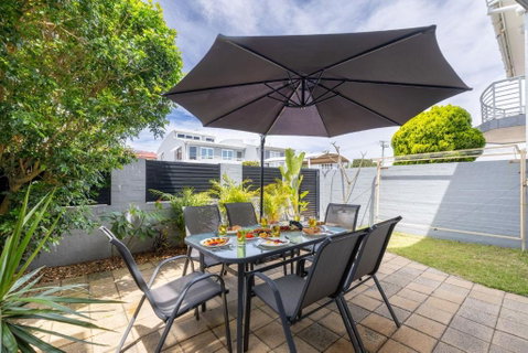 Sandcastles 4 -8 Ala Moana Way - Your Accommodation 3
