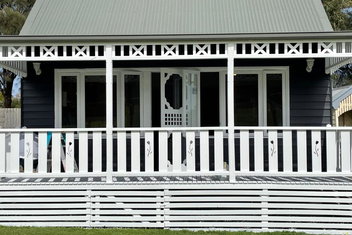 Sandpiper - Charming Beach Villa with Your Accommodation