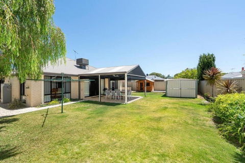 Sandpiper House - Family & Pet Friendly - Your Accommodation 1
