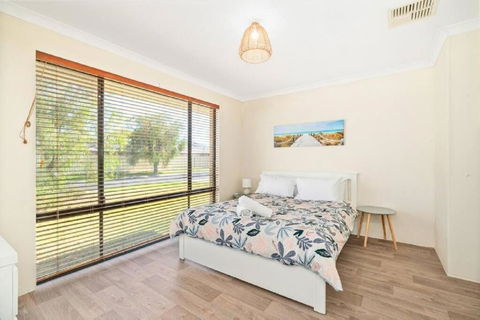 Sandpiper House - Family & Pet Friendly - Your Accommodation 3