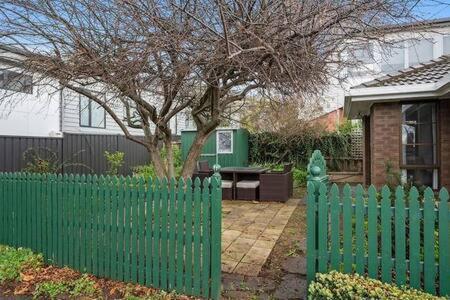 Sandy Bay Cozy Cottage Close To CBD - Your Accommodation 3