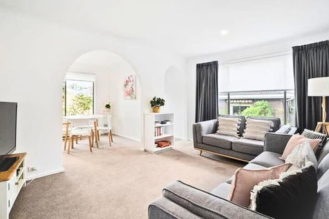 Sandy Bay Cozy Cottage Close To CBD - Your Accommodation 0