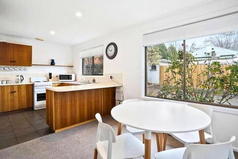 Sandy Bay Cozy Cottage Close To CBD - Your Accommodation 1