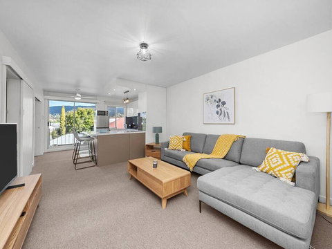 Sandy Bay Apartment With Hobart River View, Near UTAS - Stroll To Cafes And Shops - Your Accommodation 0