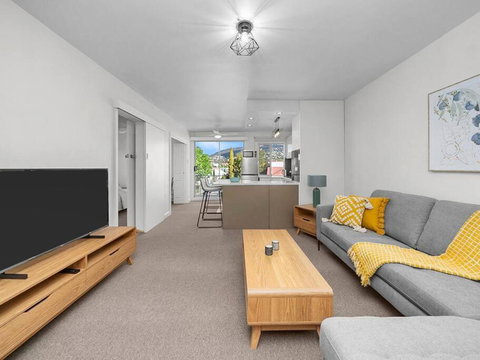Sandy Bay Apartment With Hobart River View, Near UTAS - Stroll To Cafes And Shops - Your Accommodation 2