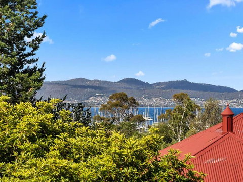 Sandy Bay Apartment With Hobart River View, Near UTAS - Stroll To Cafes And Shops - Your Accommodation 1