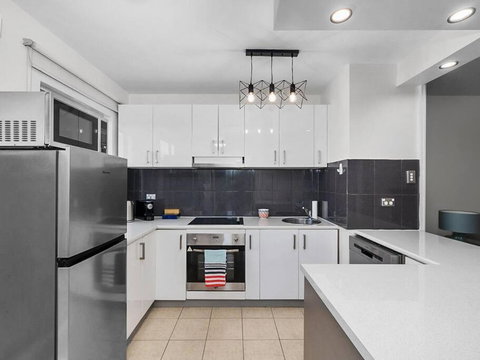 Sandy Bay Apartment With Hobart River View, Near UTAS - Stroll To Cafes And Shops - Your Accommodation 3