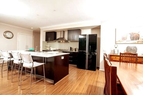 Serene South Morang Retreat - Your Accommodation 1