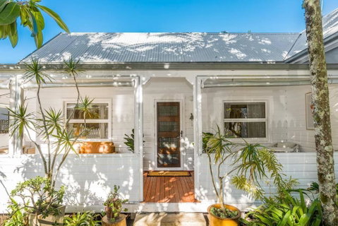 Shirley Beach House, Right In Heart Of Byron Bay, Walking Distance To Town And Most Famous Beaches - Your Accommodation 1