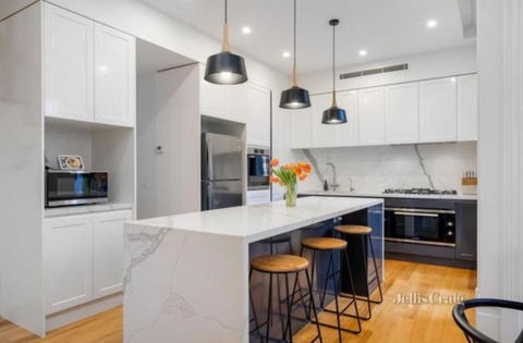 Spacious Room With Ensuite Next To Coburg Station, Non Smoking House - Your Accommodation 1